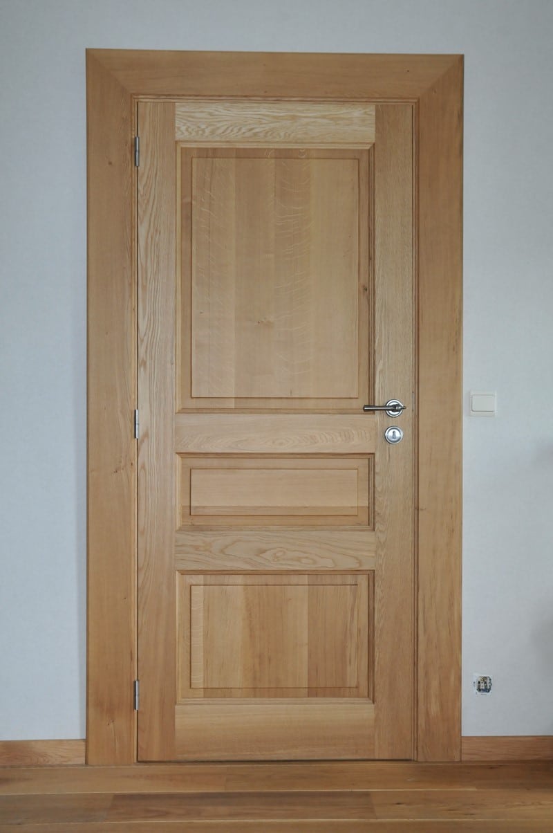 Création et pose de portes intérieures en bois massif