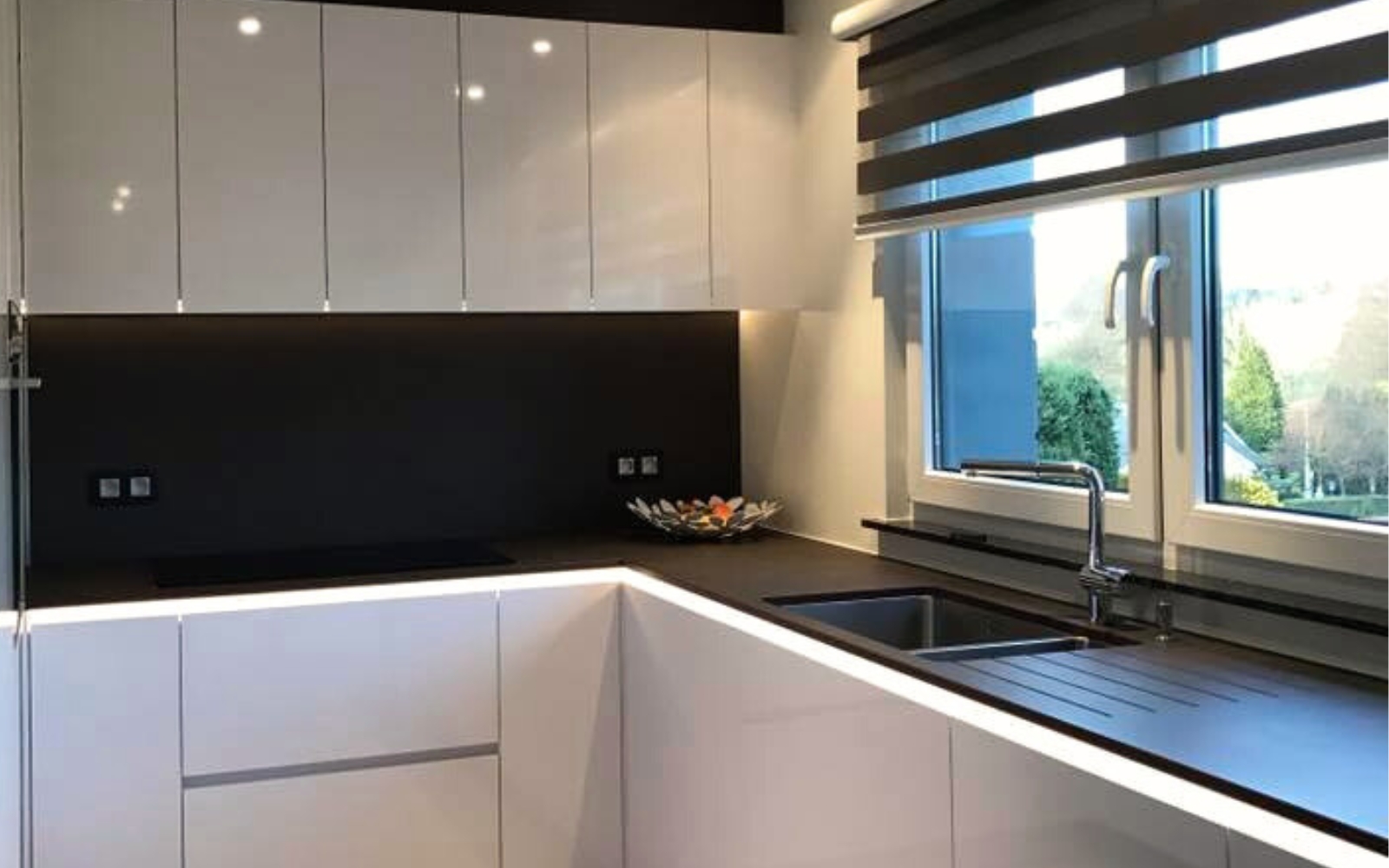 cuisine sur mesure stratifie blanc